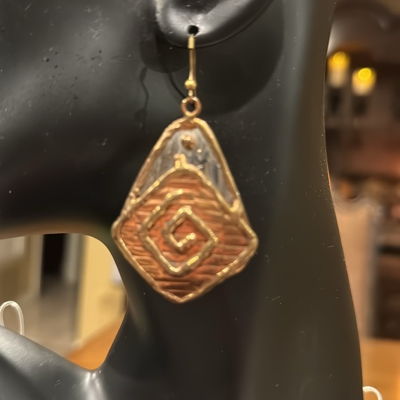 BOUTIQUE EARRINGS - Picture 2 of 3